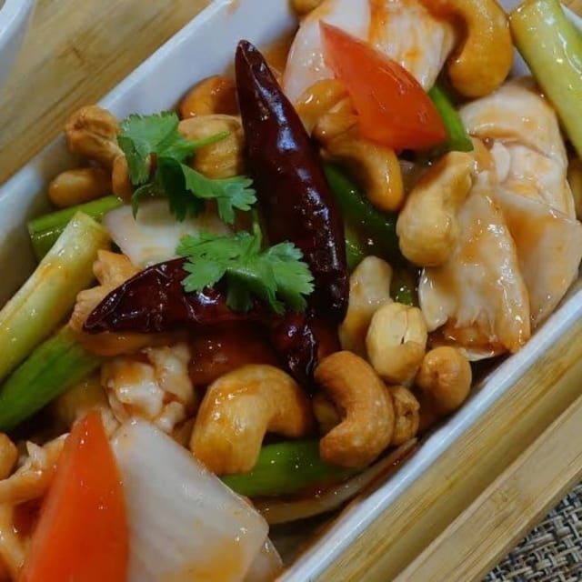 (L) Cashew nuts.
