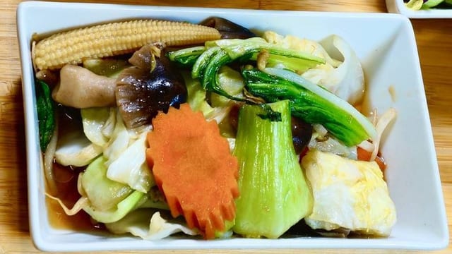 (L) Veggie Lover.